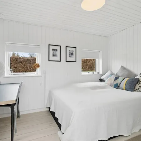 Holiday home Ally - 1-2km From The Sea By Interhome